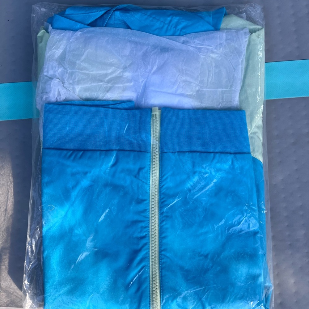 NWT NIKE Lightweight Windrunner Jacket ~ Kids Size 14-16 and 10-12 - Picture 3 of 3